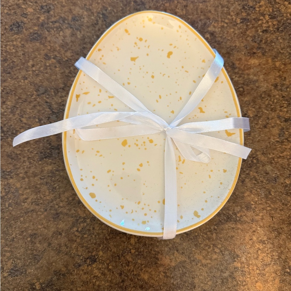 Speckled Egg-Shaped Plate with Ribbon Set of 3